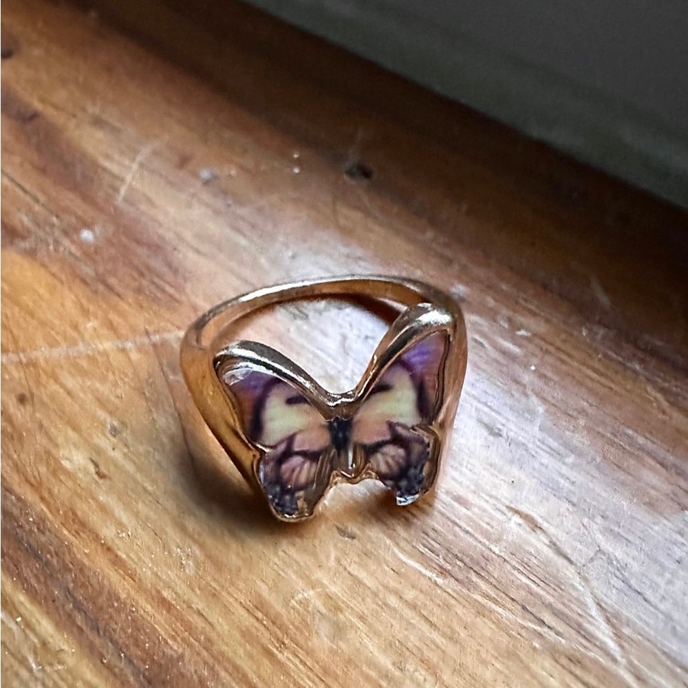 1970s Goldtone butterfly ring. Excellent condition with no flaws to note.